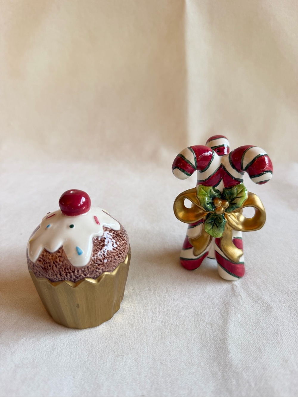 Fitz and Floyd Classics, Christmas Candy Cane  Gold Cupcake pair